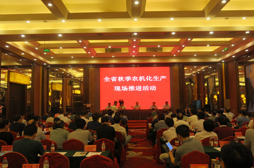 上海世達(dá)爾打捆機(jī)參加湖北省秋季農(nóng)機(jī)化生產(chǎn)現(xiàn)場推進(jìn)會
