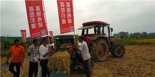 上海世達(dá)爾打捆機(jī)參加湖北省秋季農(nóng)機(jī)化生產(chǎn)現(xiàn)場推進(jìn)會