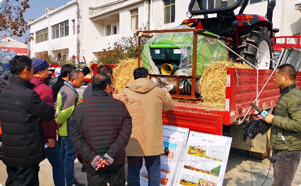 上海世達(dá)爾打捆機(jī)參加丹江口市2022年“農(nóng)機(jī)大篷車”四下鄉(xiāng)活動(dòng)